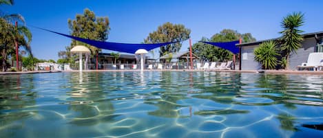 2 piscinas al aire libre