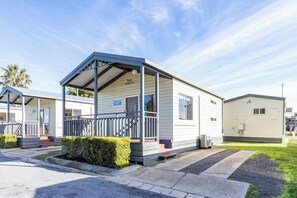 Lakeview Cabin | Terrace/patio - NRMA Yarrawonga Mulwala Holiday Park (Mulwala)
