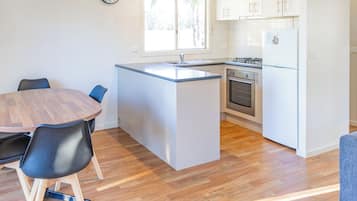Cabana executiva | Cozinha privada | Geladeira, micro-ondas, cooktop, chaleira elétrica