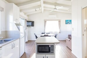 Ferienhütte, 2 Schlafzimmer, Gartenblick | Eigene Küche | Kühlschrank, Mikrowelle, Herdplatte, Wasserkocher