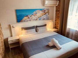 Fjölskylduherbergi - 2 svefnherbergi | Rúmföt af bestu gerð, rúm með Tempur-Pedic dýnum, skrifborð