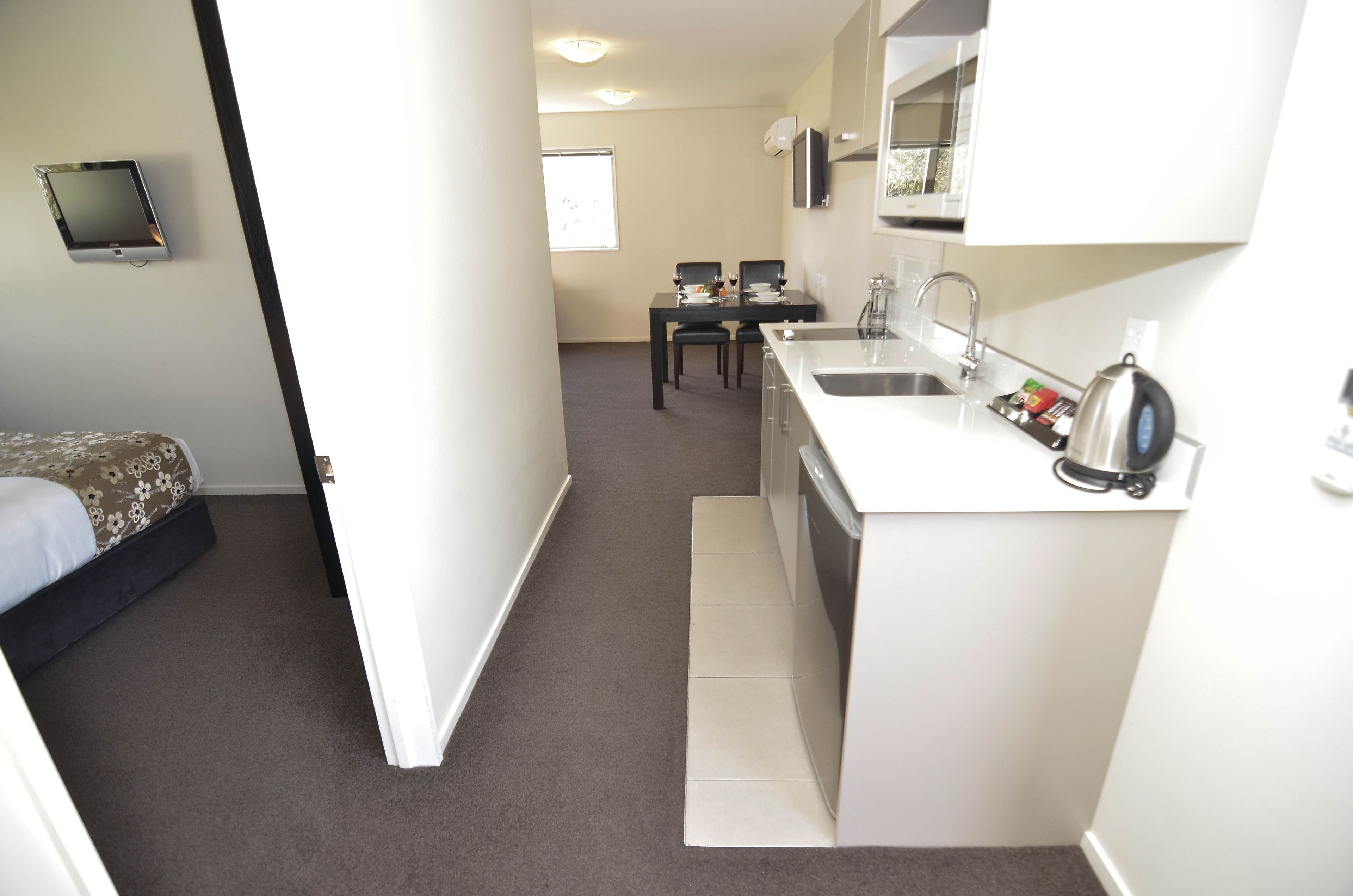 fridge, microwave, stovetop, coffee/tea maker