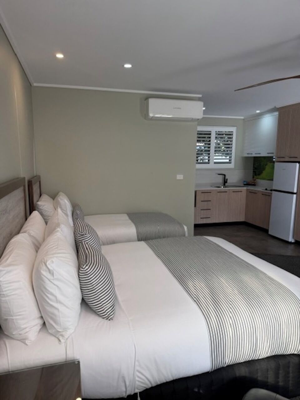 Deluxe Twin Room | Premium bedding, down comforters, pillowtop beds, blackout drapes