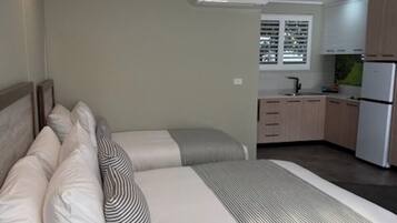 Deluxe Twin Room | Premium bedding, down comforters, pillowtop beds, blackout drapes