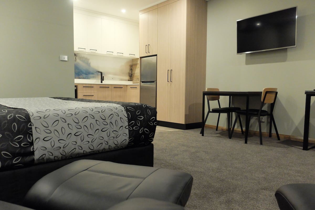 Deluxe King Room | Private kitchenette