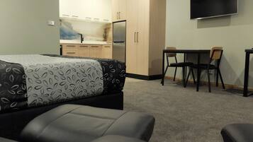 Deluxe Studio Suite | Premium bedding, pillowtop beds, iron/ironing board, free WiFi