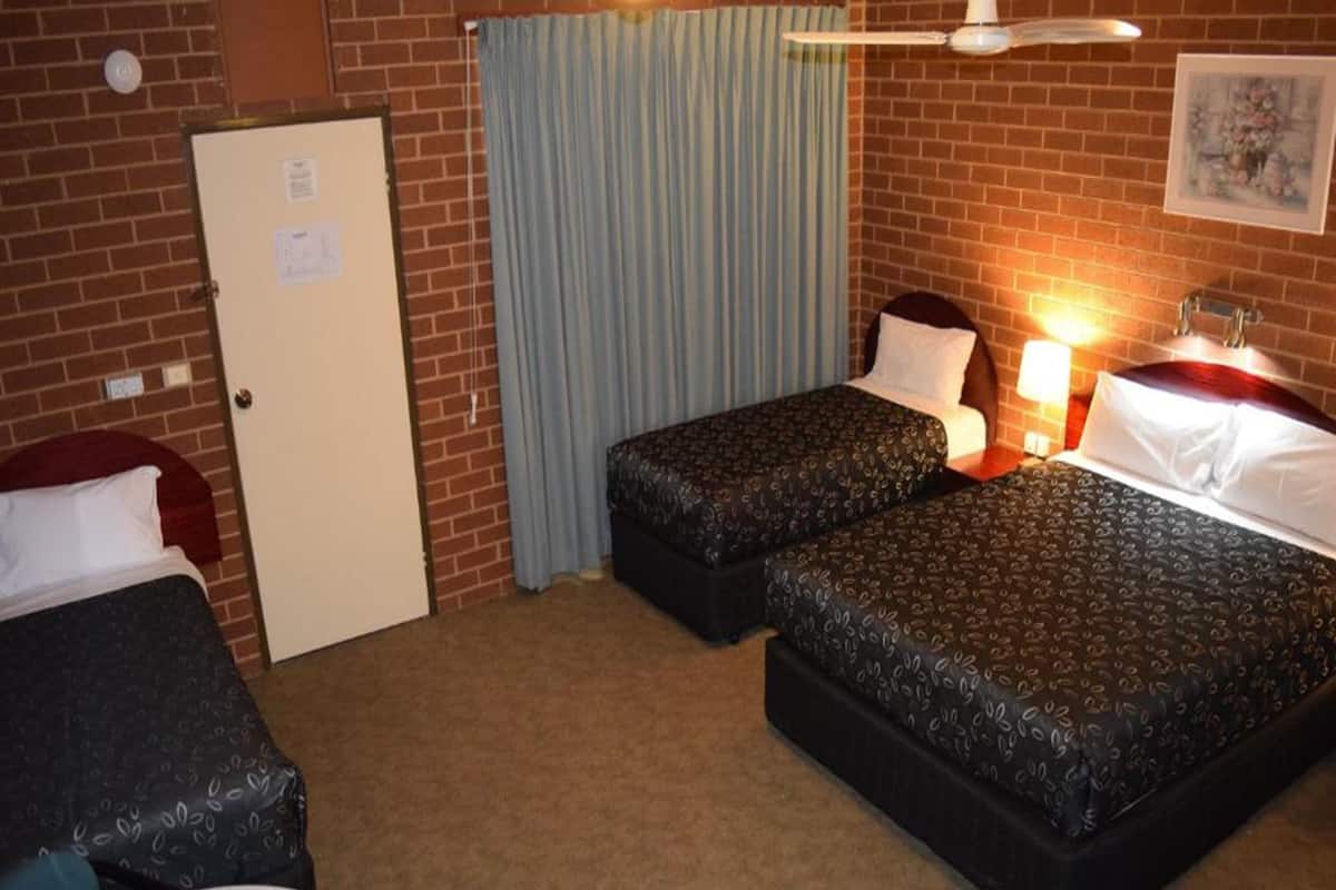Economy studio suite, keuken | Luxe beddengoed, pillowtop-bedden, een strijkplank/strijkijzer