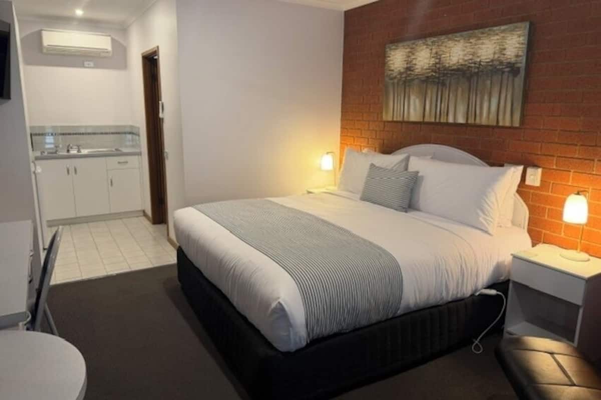 Budget King Room