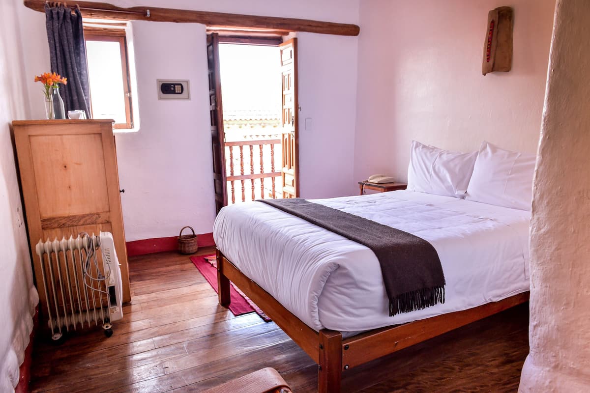 Caja de seguridad en la habitación, wifi y ropa de cama