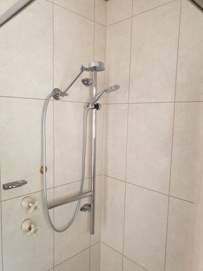 Bathroom - Australian Heritage Motor Inn (Dubbo)