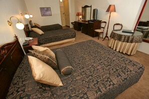 Premium bedding, Select Comfort beds, minibar, individually decorated - Australian Heritage Motor Inn (Dubbo)
