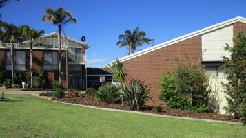 Vista frontal de la propiedad