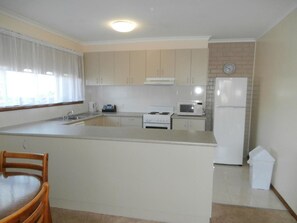 茶具/咖啡用具、电热水壶、高脚椅