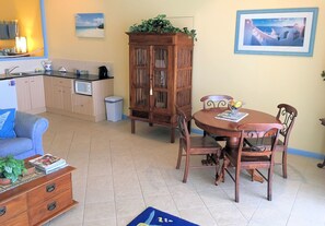 In-room dining - Al Mare Beachfront Retreat (Blue Bay)