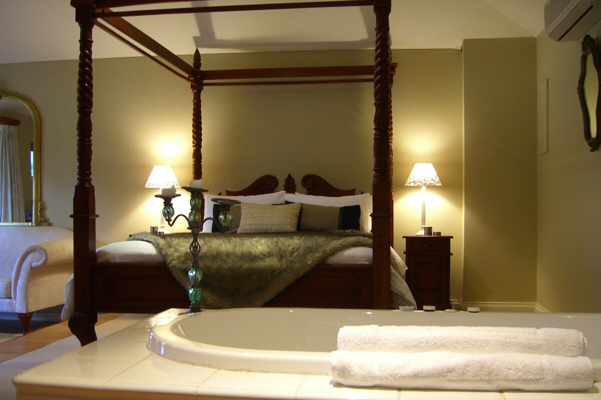 Suite (Honeymoon Spa) | Individually decorated, individually furnished, cots/infant beds