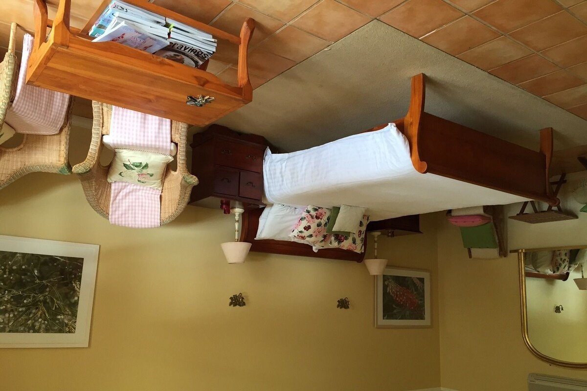 Romantic Suite, 1 Bedroom, Balcony | Individually decorated, individually furnished, cots/infant beds