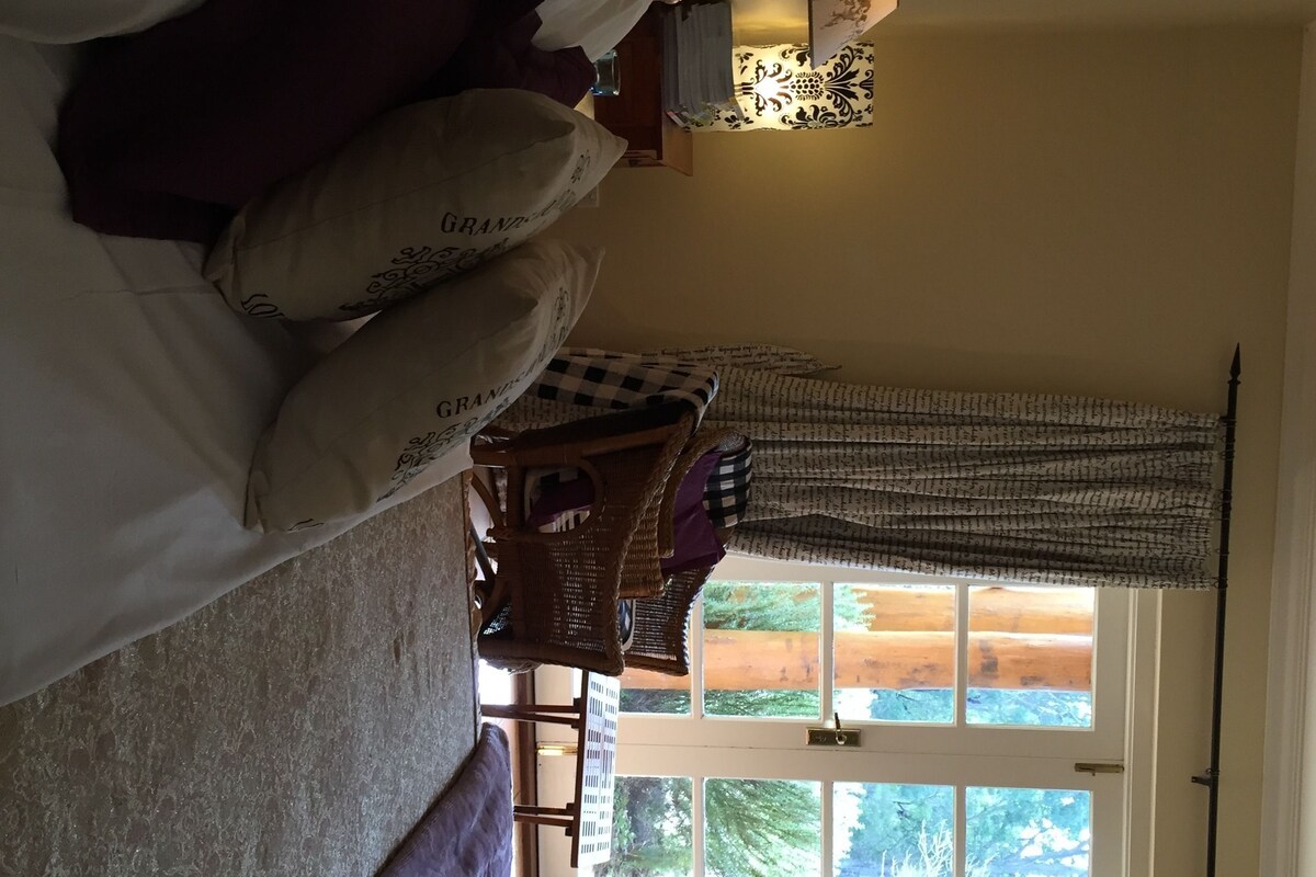 Individually decorated, individually furnished, cots/infant beds