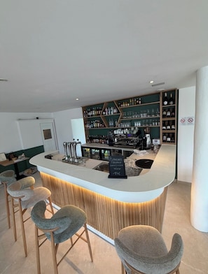 Lounge - Logis Hôtel Au Moyne de Saire (Reville)