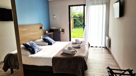 Comfort Double Room, 1 Queen Bed, Garden Area | Premium bedding, Select Comfort beds, individually decorated, desk. Hotel Au Moyne de Saire