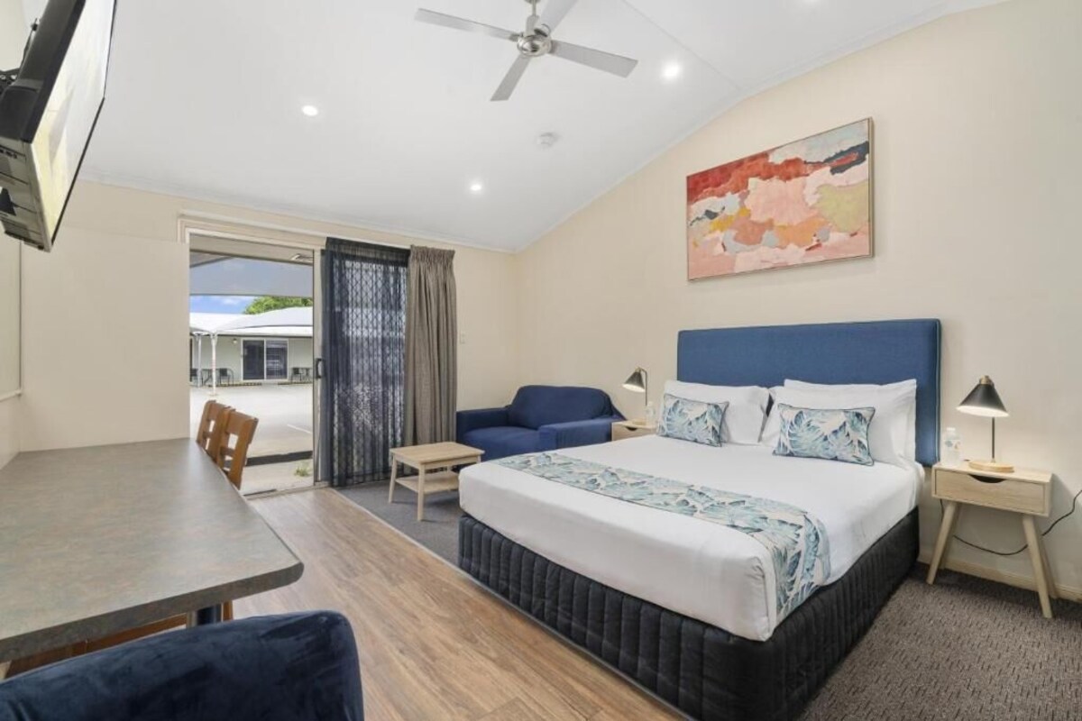 Superior Queen Room | Premium bedding, blackout curtains, soundproofing, iron/ironing board