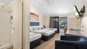 Estudio familiar | Ropa de cama de alta calidad, cortinas blackout y insonorización