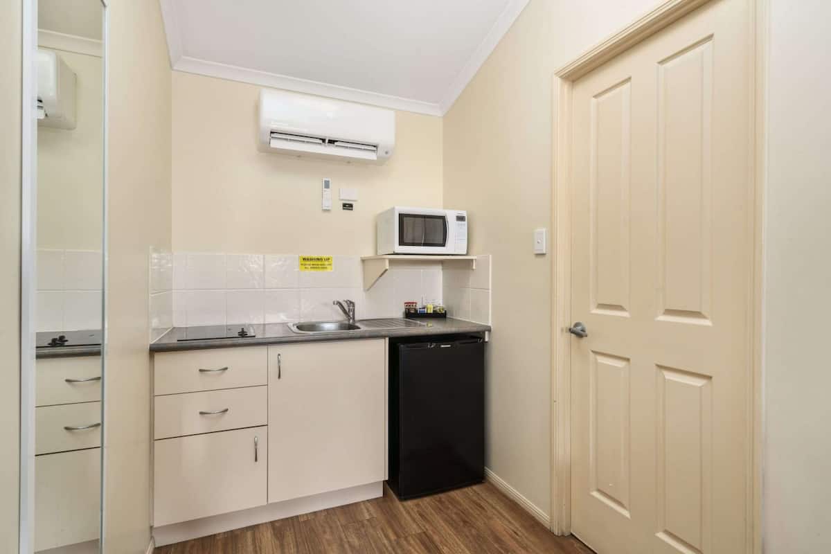 fridge, microwave, stovetop, electric kettle