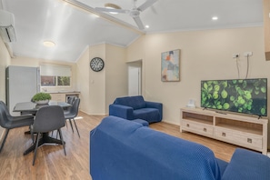 Standard Apartment, Multiple Beds, Non Smoking, Kitchenette (Separate Lounge) | Living room