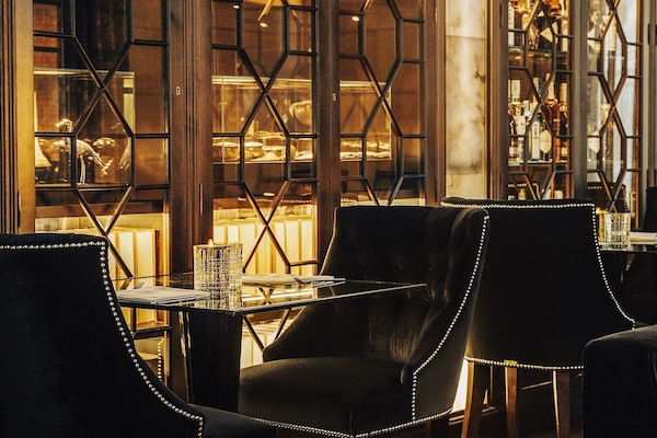 Café da manhã, almoço e jantar; culinária mediterrânea