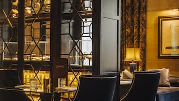 Petit déjeuner, déjeuner, dîner et brunch servis sur place