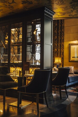 Café da manhã, almoço e jantar; culinária mediterrânea 