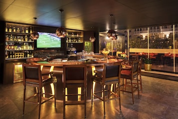 Club Family Room, balcony, Club Lounge access/benefits, afternoon tea, luxury spa facilities | Executive-Lounge