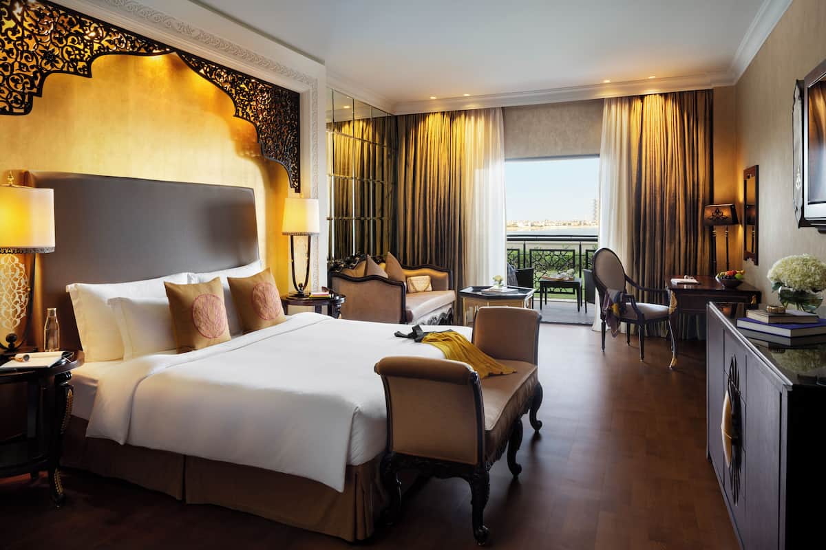 Superior King Room with balcony, access to luxury spa facilities and Kids & Teens Club | Sängtillbehör av högsta kvalitet och minibar