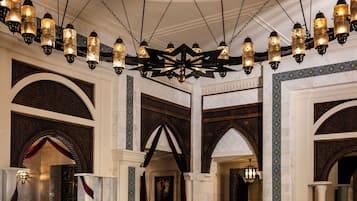 Salas de tratamiento para parejas, sauna y tina de hidromasaje