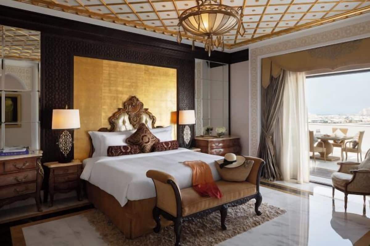 Premium bedding, minibar, in-room safe, desk