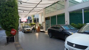 Estacionamiento gratis, valet parking gratis