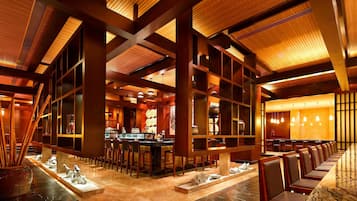 3 間餐廳,供應早餐、午餐和晚餐,創意料理