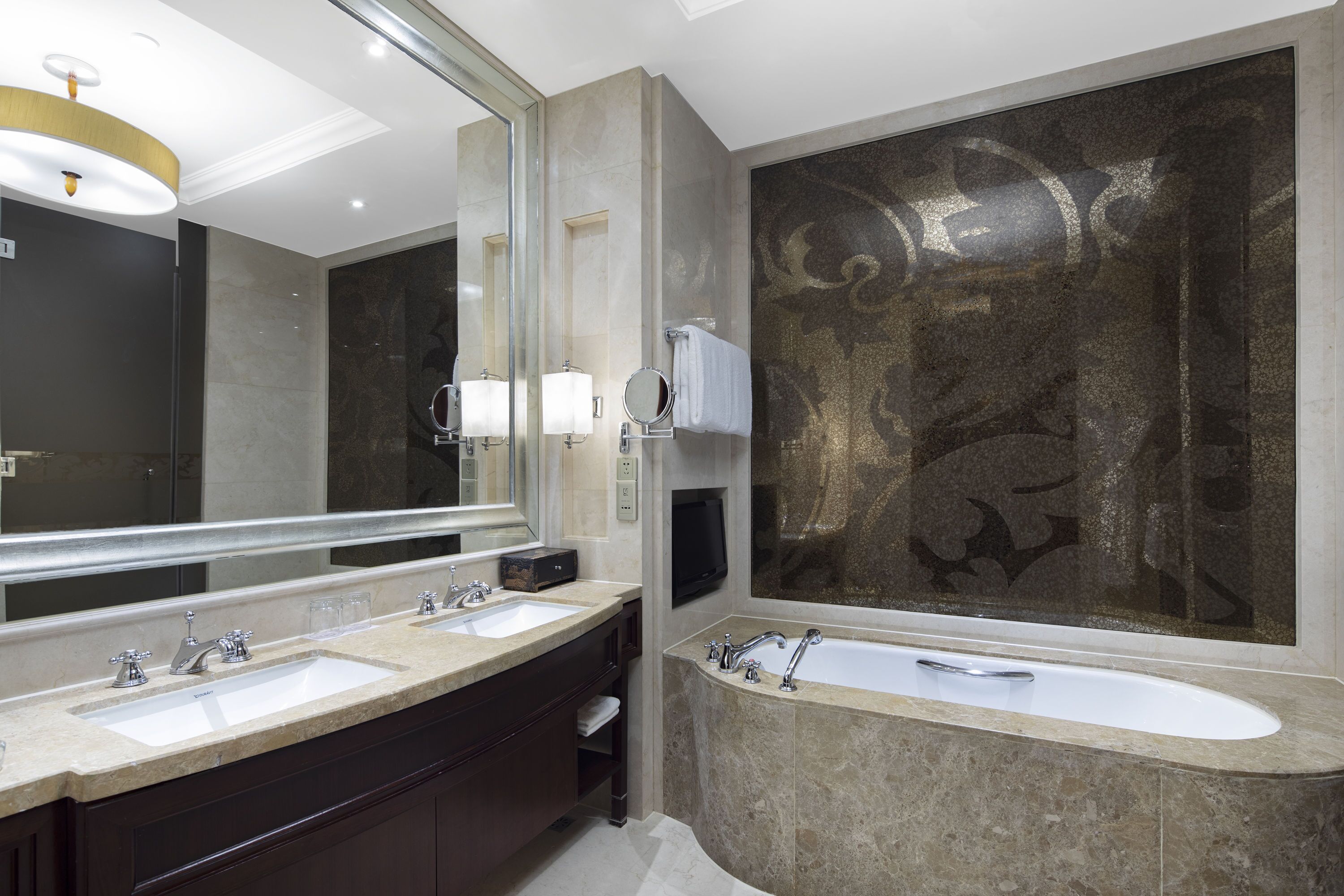 combined shower/bathtub, deep-soaking bathtub, rainfall showerhead