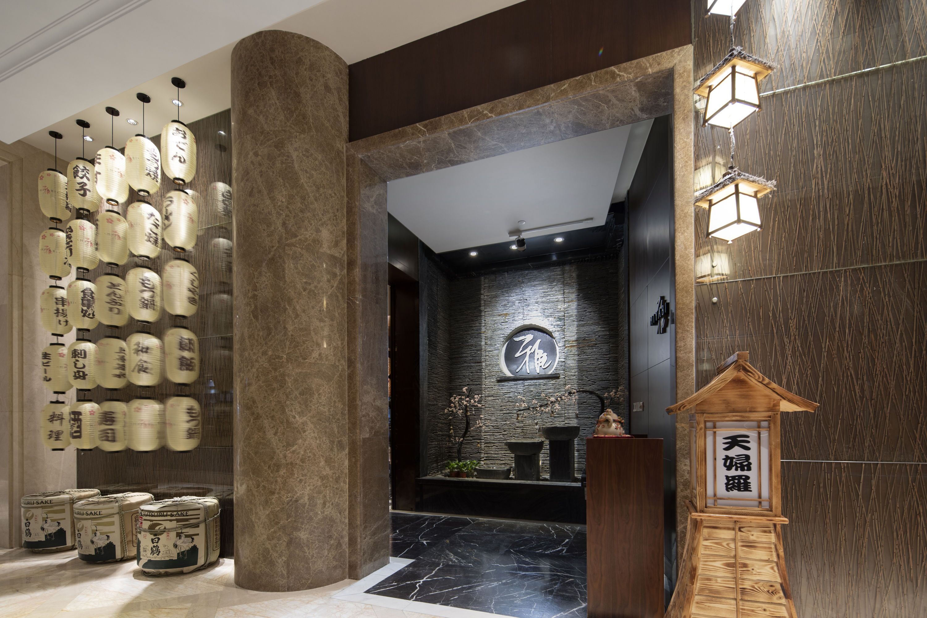 3 restaurants, breakfast, lunch, dinner served; fusion cuisine