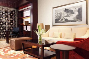 Minibar, caja fuerte, escritorio y espacio para trabajar con un portátil