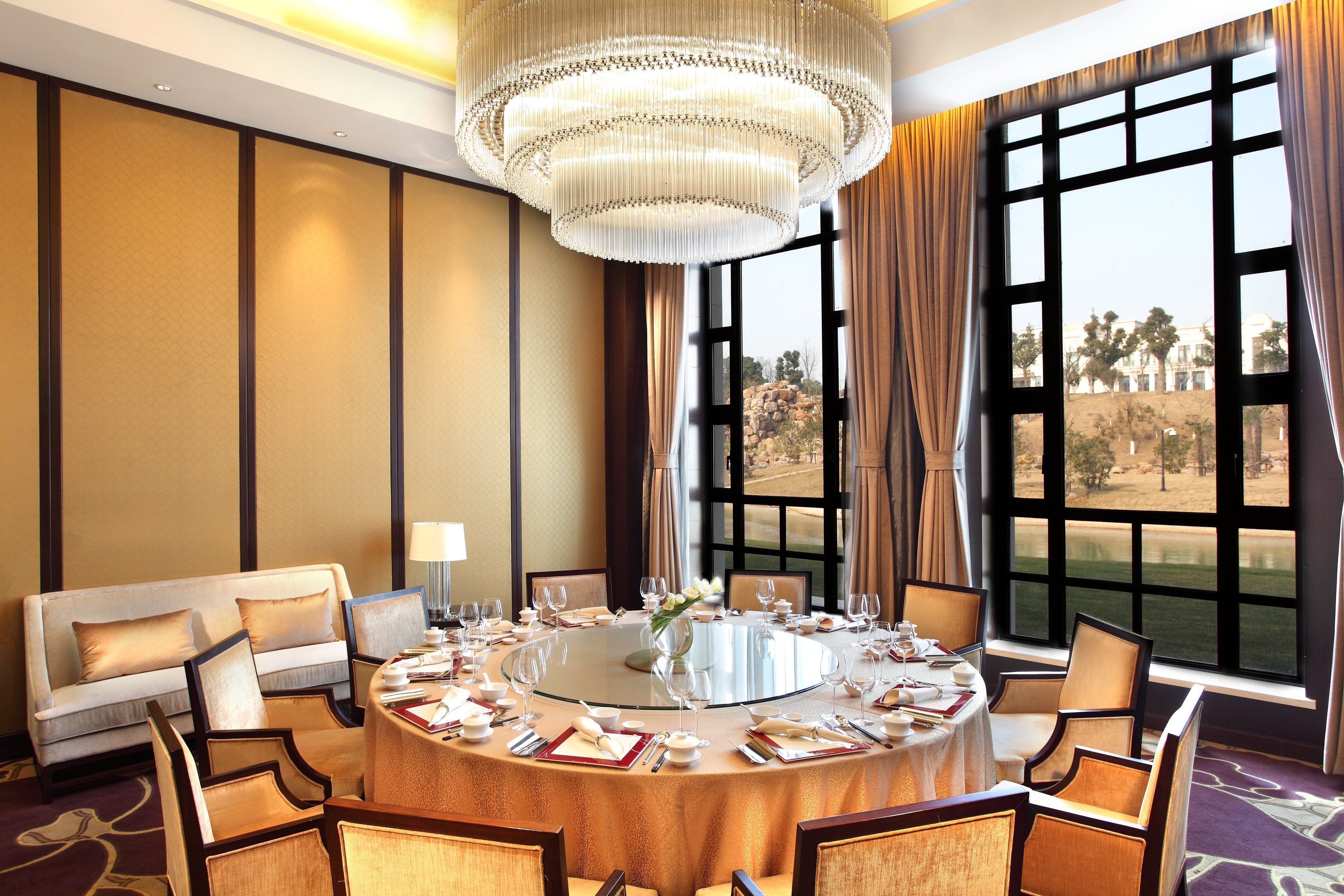 3 restaurants, breakfast, lunch, dinner served; fusion cuisine