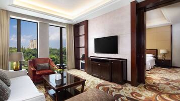 Minibar, in-room safe, desk, laptop workspace