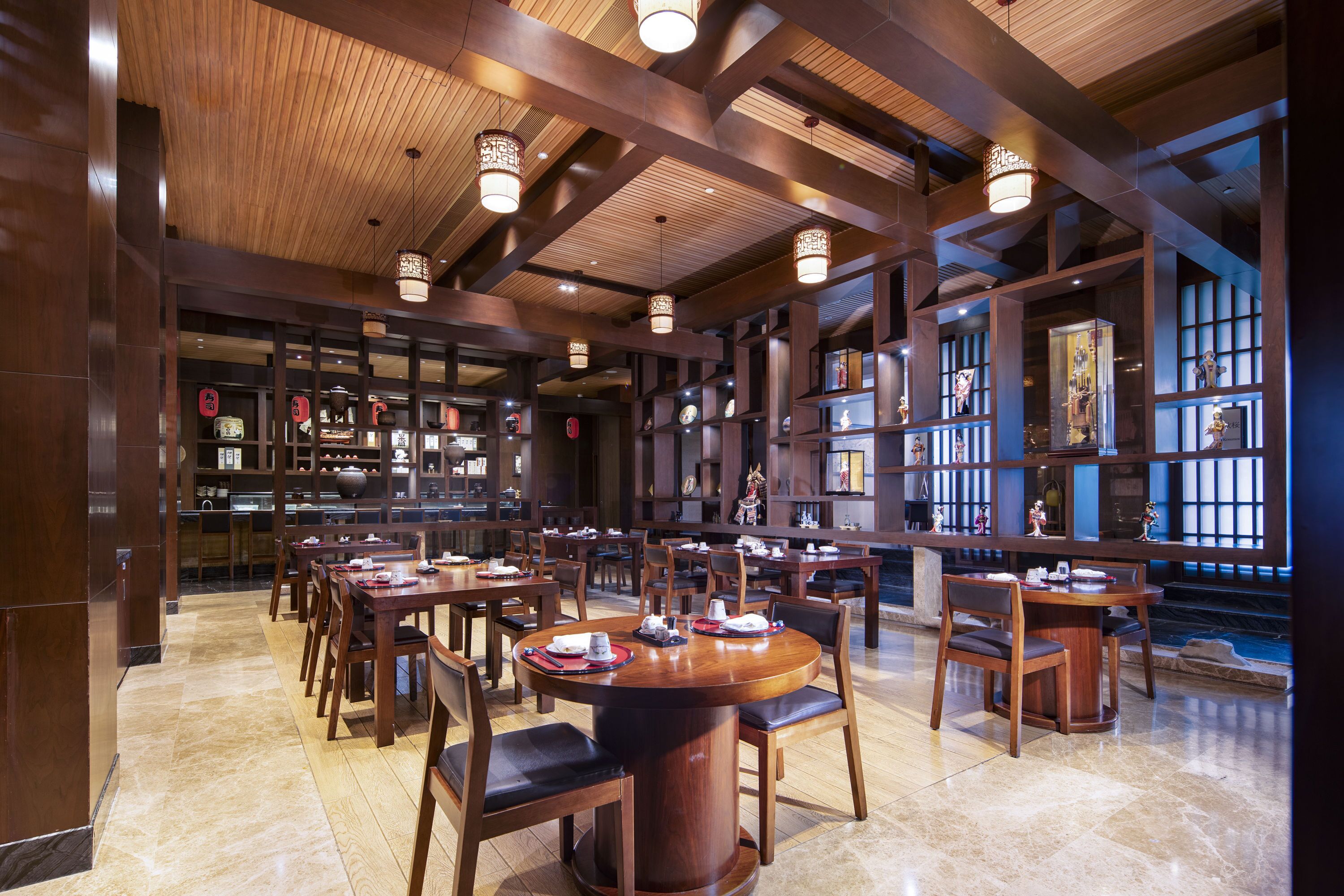 3 restaurants, breakfast, lunch, dinner served; fusion cuisine