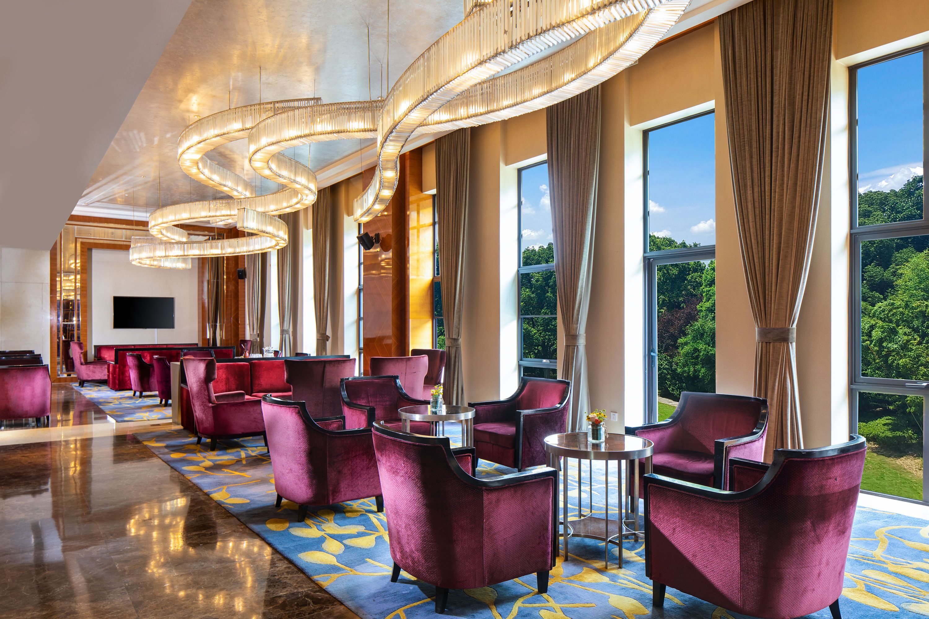 3 restaurants, breakfast, lunch, dinner served; fusion cuisine