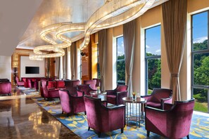 3 restaurantes; se sirven desayunos, almuerzos, cenas y cocina fusión 