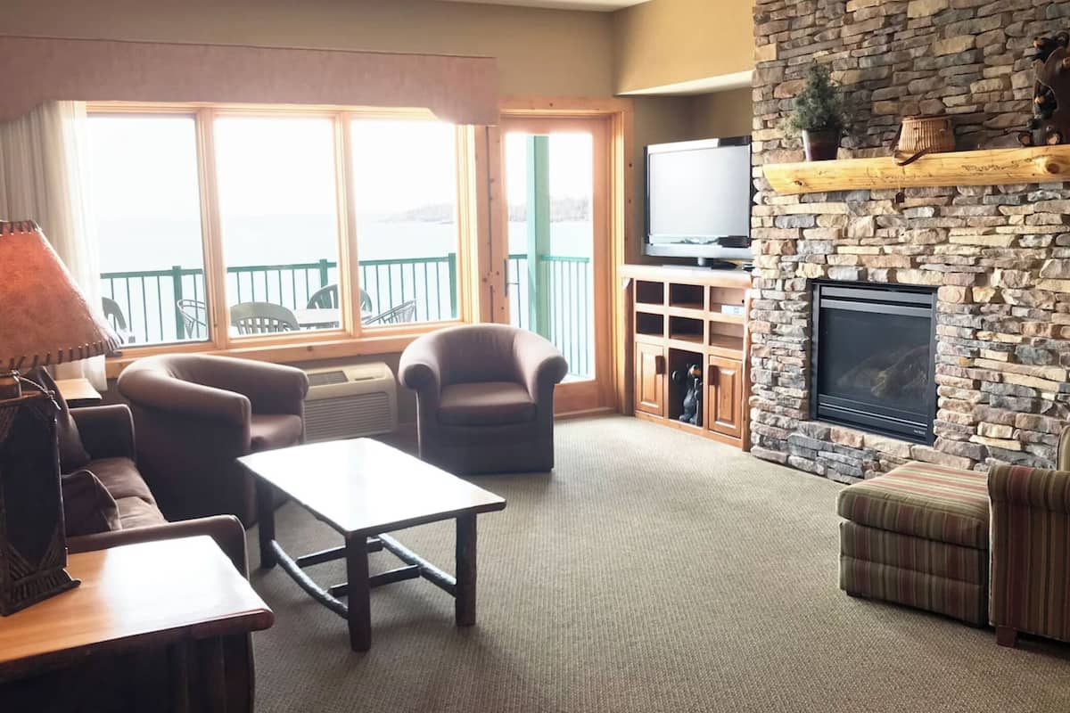 Junior Suite, 1 Bedroom, Jetted Tub, Lake View