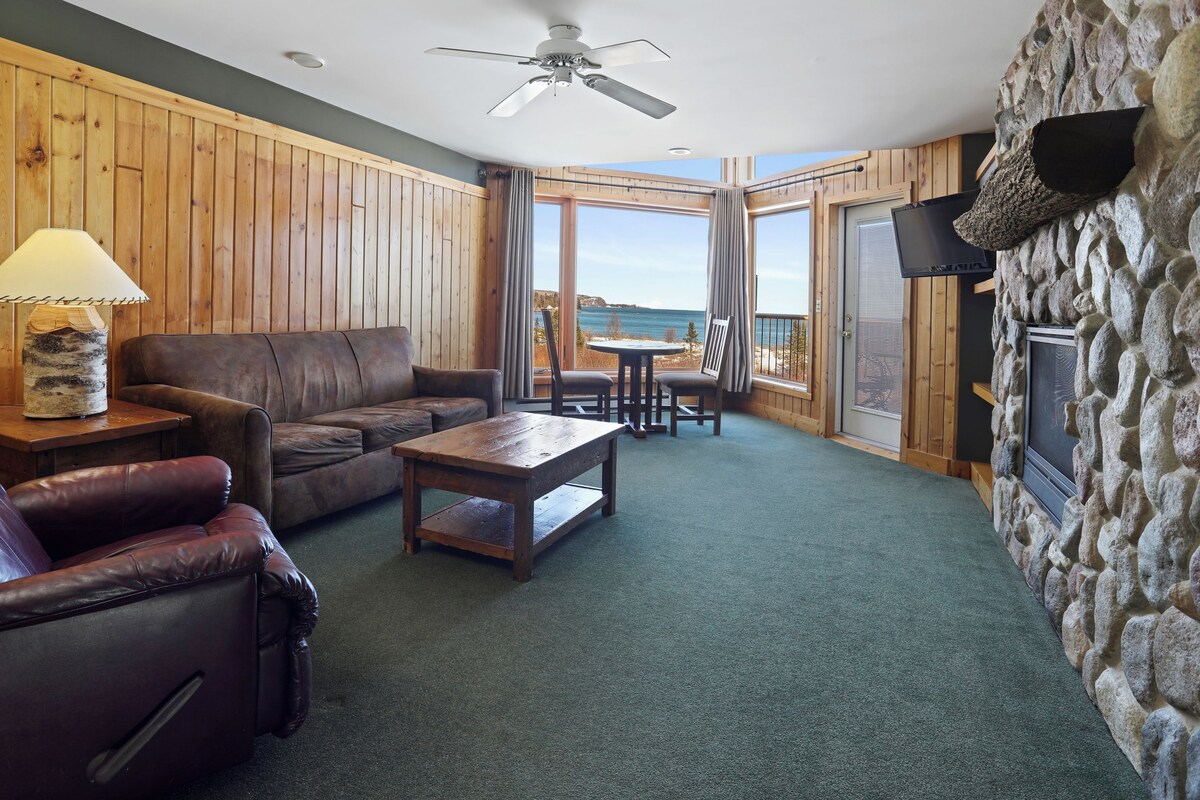 Superior Suite, Lake View | Living area