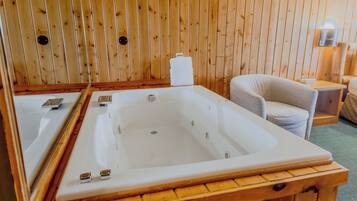 Studio suite, 1 kingsize bed, uitzicht op meer | 1 slaapkamer, luxe beddengoed, gratis wifi, beddengoed