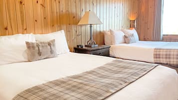 Quarto standard, 2 camas de casal, vista para o lago | 1 quarto, roupas de cama premium, Wi-Fi de cortesia, roupa de cama