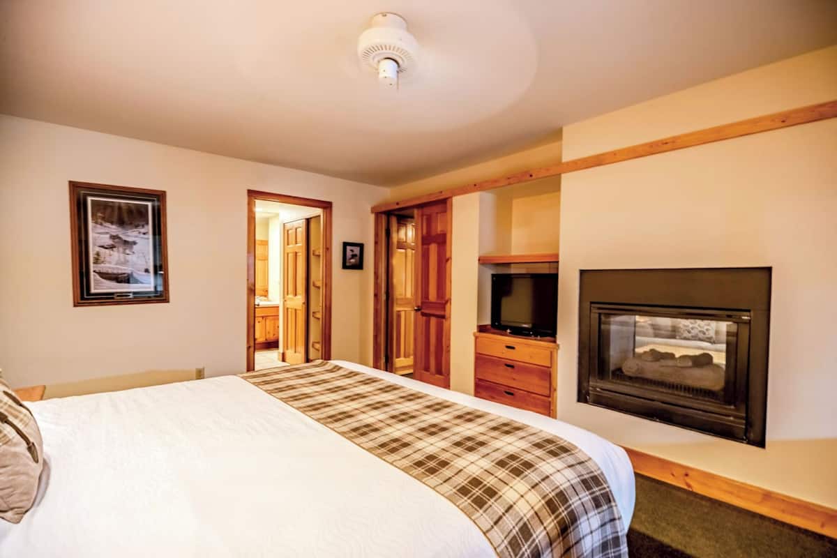 Studio Suite, 1 Bedroom, Non Smoking, Poolside