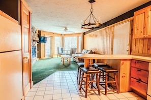 Suite, 1 Bedroom, Non Smoking, Fireplace | Private kitchen